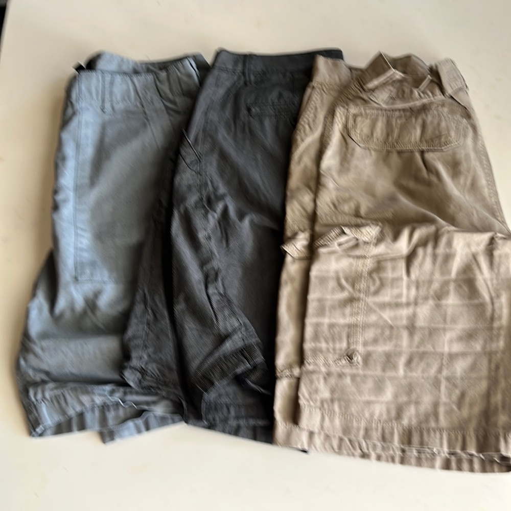 3 pairs of men shorts still in good condition
